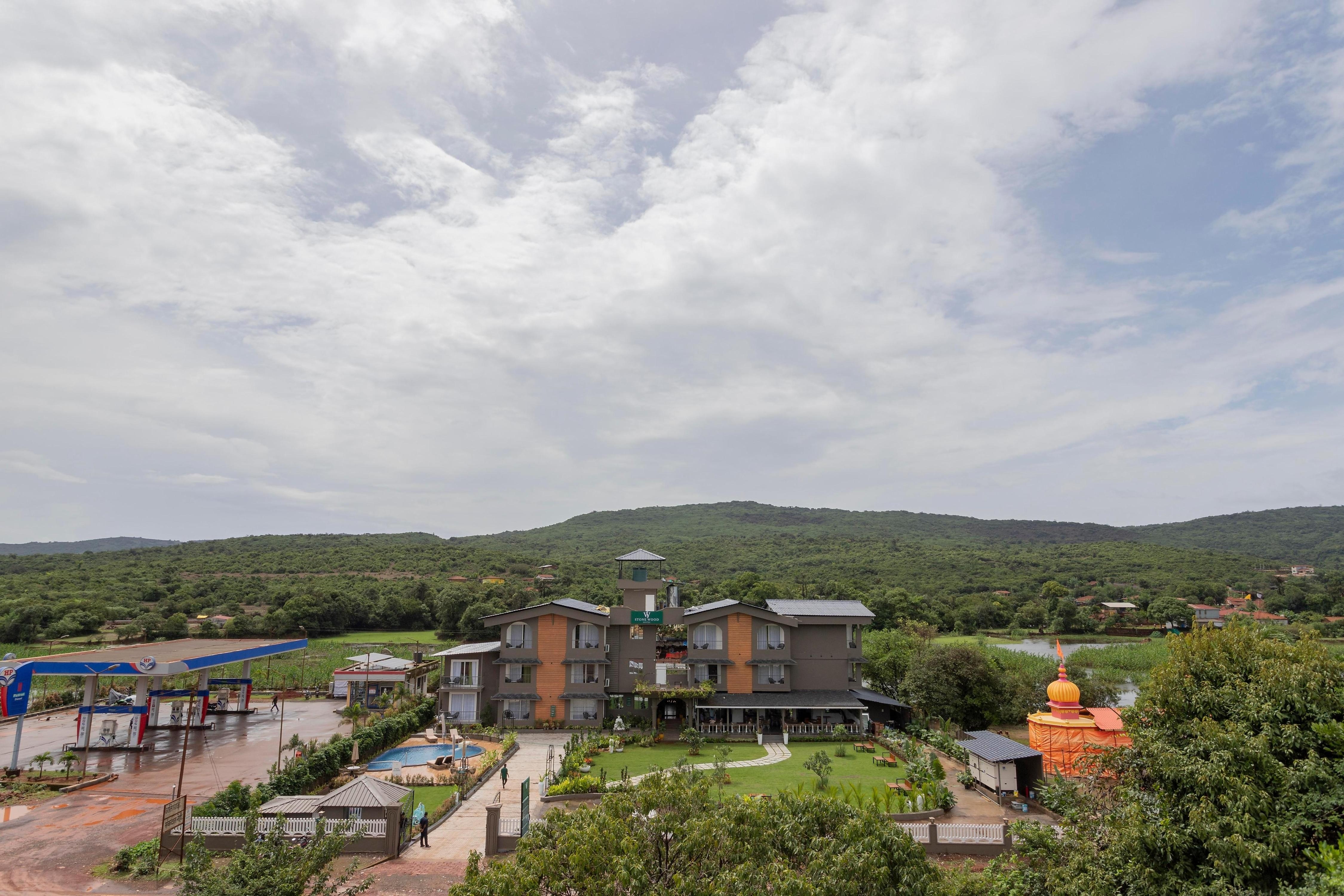 STONE WOOD HOTEL AMBOLI